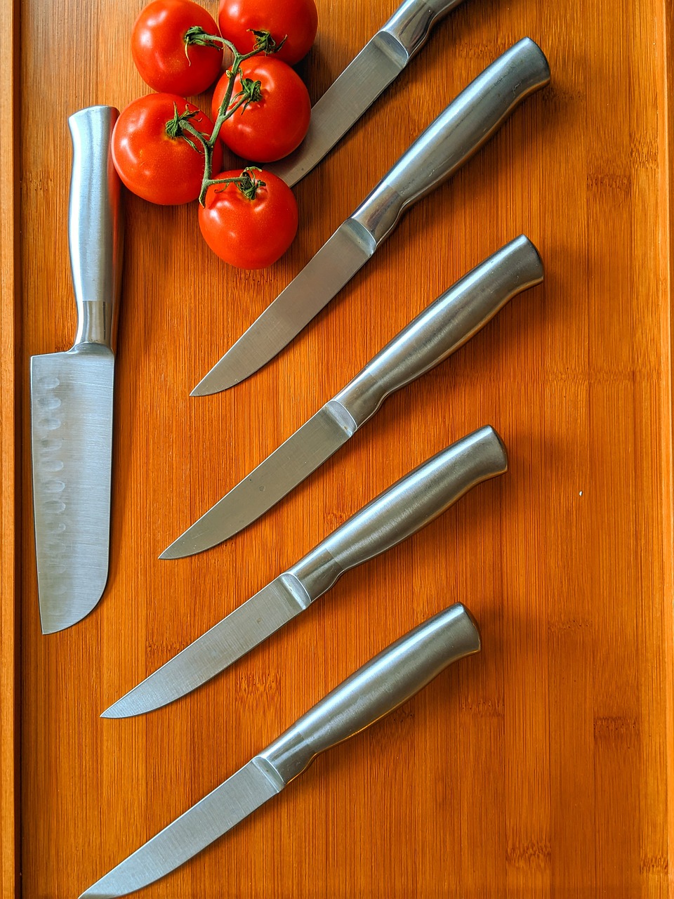 knives, tomatoes, cutting board
